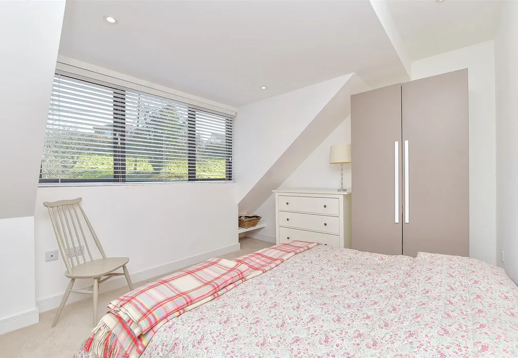 Bedroom 3 - Havenstreet Main Road, Havenstreet, Ryde, Isle of Wight - Wards of Kent