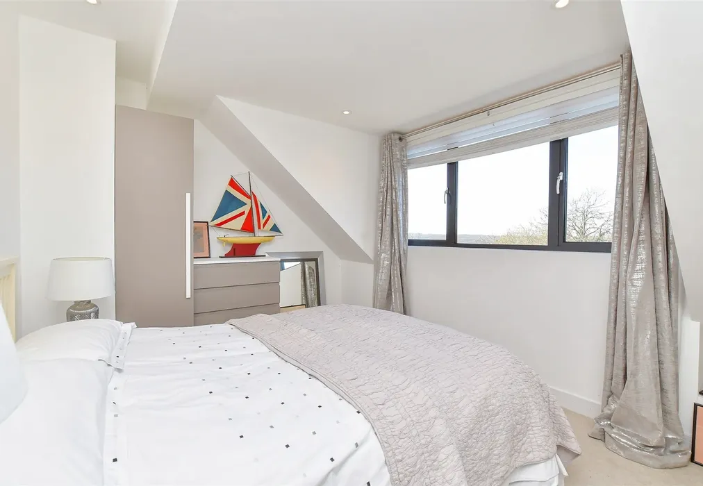 Bedroom 4 - Havenstreet Main Road, Havenstreet, Ryde, Isle of Wight - Wards of Kent