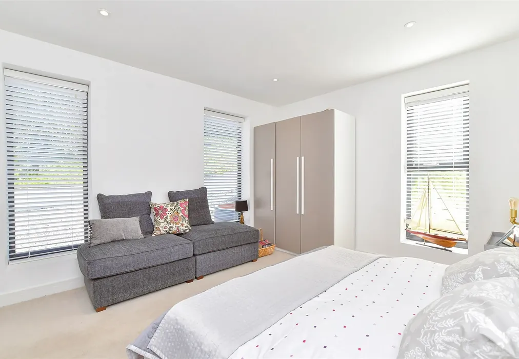 Bedroom 5 - Havenstreet Main Road, Havenstreet, Ryde, Isle of Wight - Wards of Kent