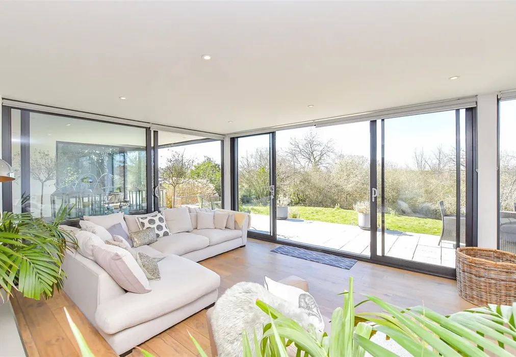 Sitting Room - Havenstreet Main Road, Havenstreet, Ryde, Isle of Wight - Wards of Kent