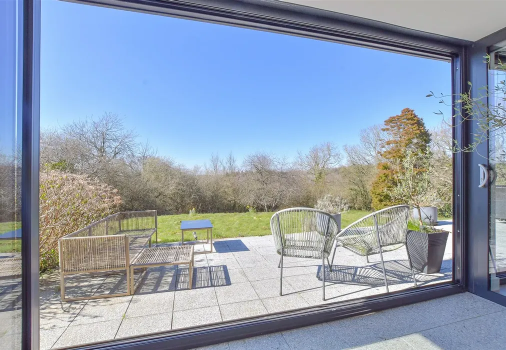 Internal Lifestyle Photograph - Havenstreet Main Road, Havenstreet, Ryde, Isle of Wight - Wards of Kent