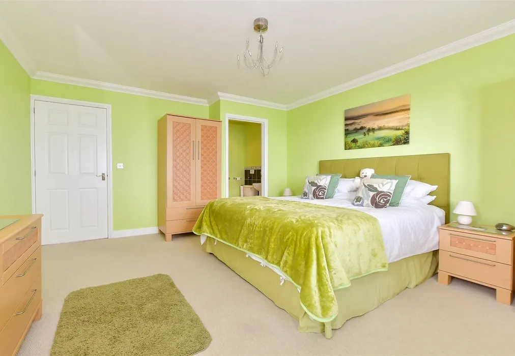 Internal Lifestyle Photograph - Northcliff Gardens, Shanklin, Isle of Wight - Wards of Kent