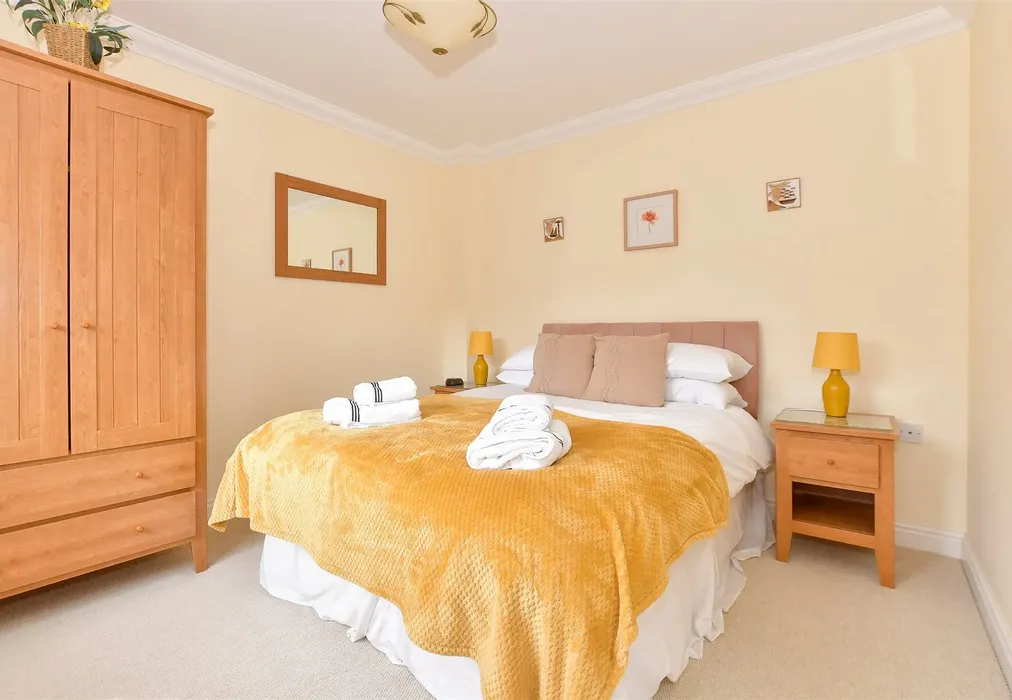 Bedroom 4 - Northcliff Gardens, Shanklin, Isle of Wight - Wards of Kent