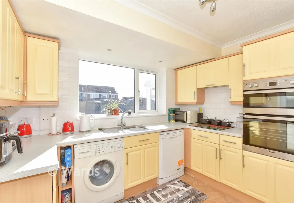 Kitchen - Sandpiper Road, Whitstable, Kent - Wards of Kent