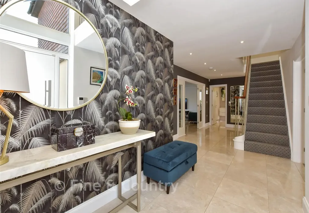 Entrance Hall - Lindenthorpe Road, Broadstairs, Kent - Wards of Kent