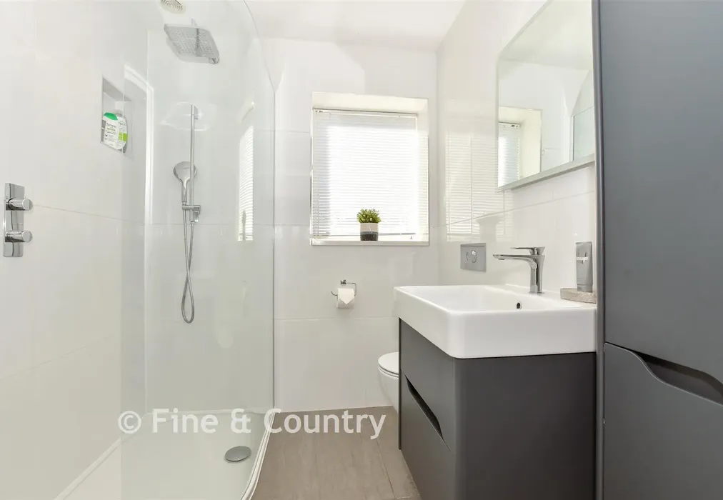 En-Suite Shower Room - Lindenthorpe Road, Broadstairs, Kent - Wards of Kent