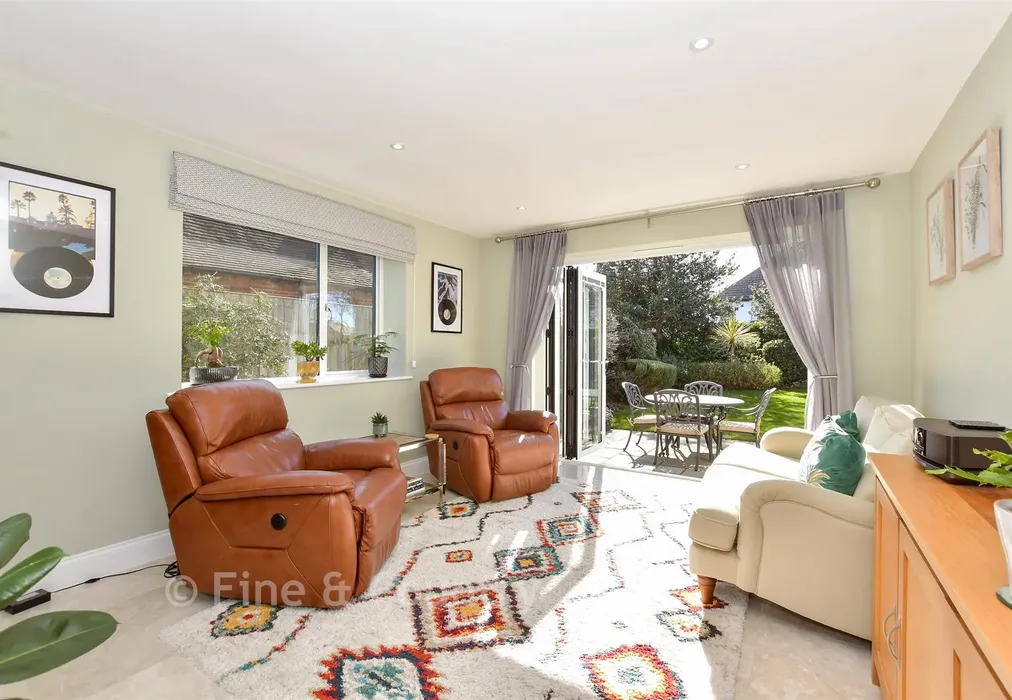Snug/Study - Lindenthorpe Road, Broadstairs, Kent - Wards of Kent