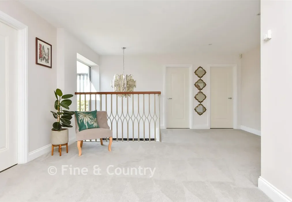 Landing - Lindenthorpe Road, Broadstairs, Kent - Wards of Kent