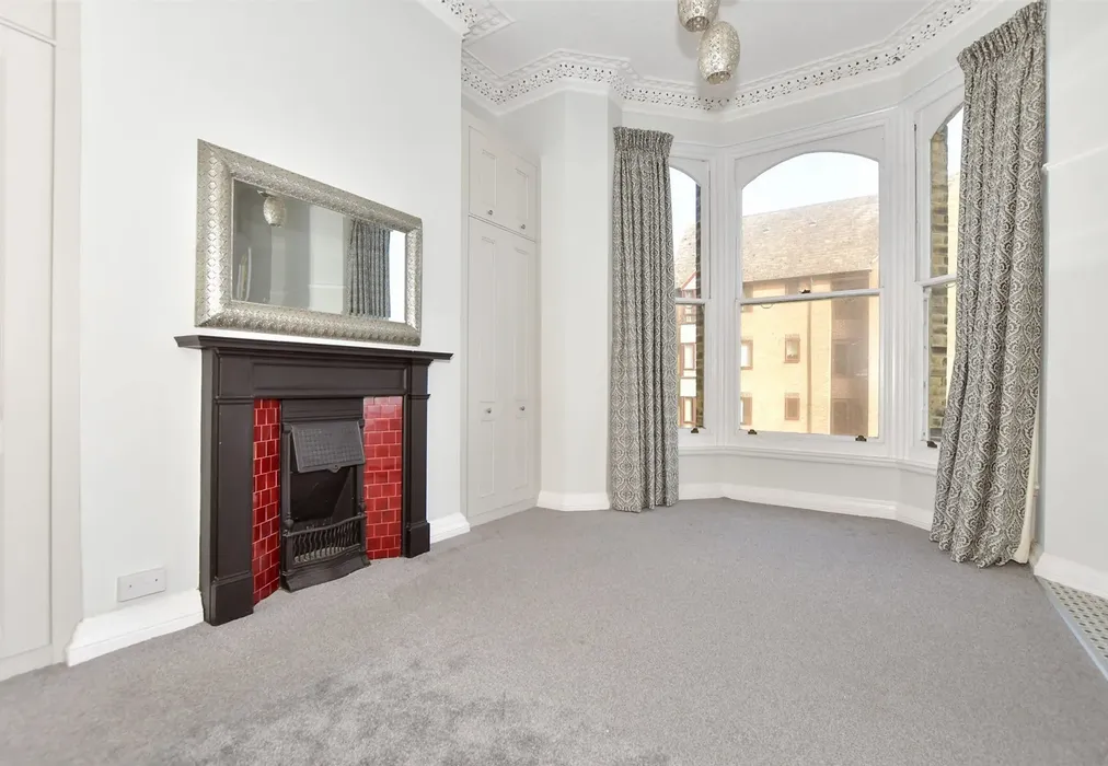 Lounge/ Bedroom - Victoria Parade, Ramsgate, Kent - Wards of Kent