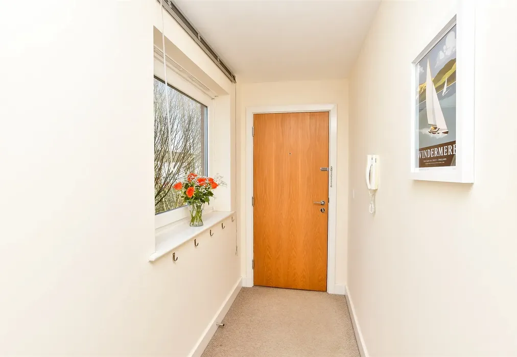 Hallway - Goodworth Road, Redhill, Surrey - Wards of Kent