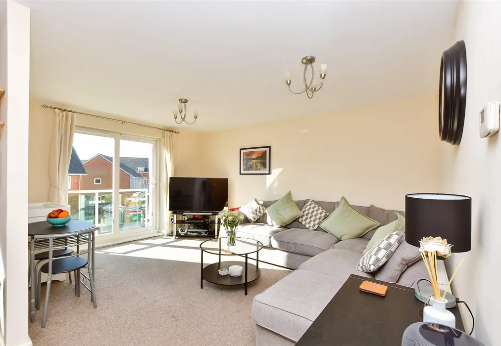 Lounge - Goodworth Road, Redhill, Surrey - Wards of Kent
