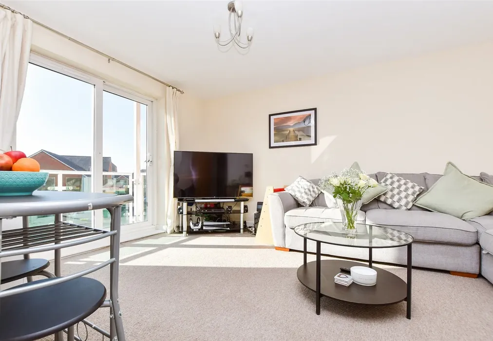 Lounge - Goodworth Road, Redhill, Surrey - Wards of Kent