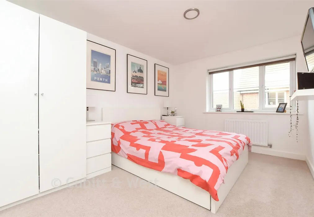 Bedroom 1 - Shetland Close, Cranleigh, Surrey - Wards of Kent