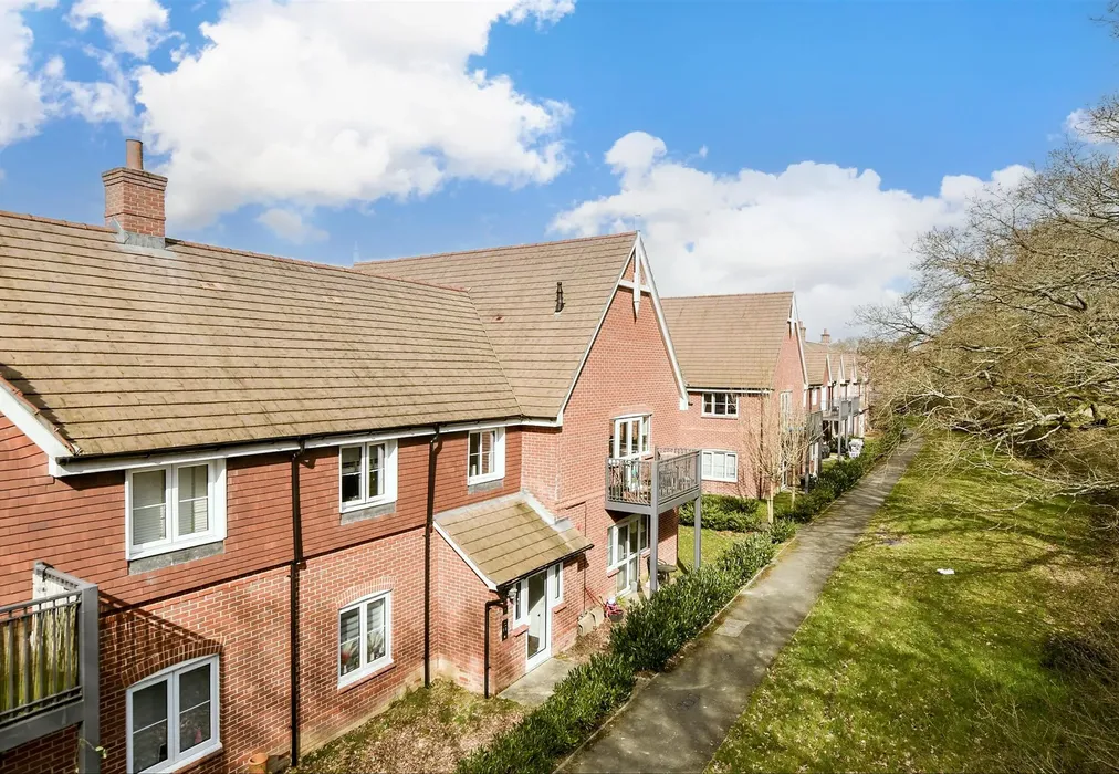 External (Web) - Shetland Close, Cranleigh, Surrey - Wards of Kent