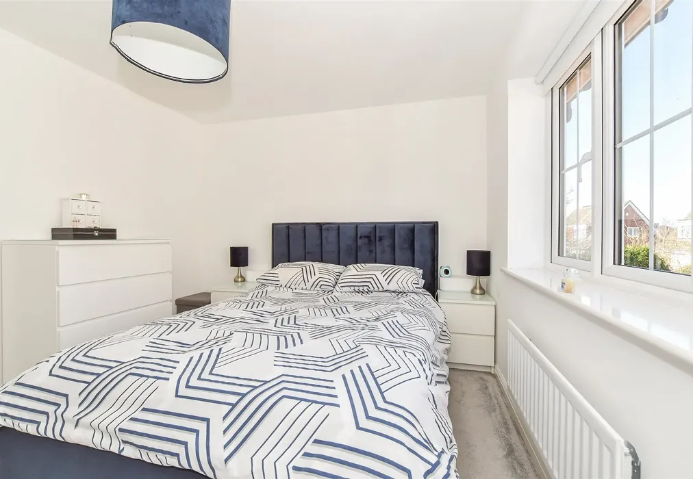 Bedroom 1 - Long Strakes, Staplehurst, Tonbridge, Kent - Wards of Kent