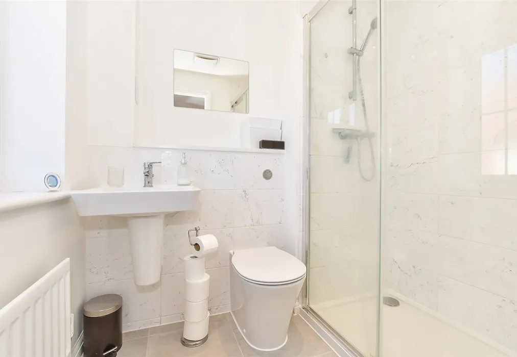 En-Suite Shower Room - Long Strakes, Staplehurst, Tonbridge, Kent - Wards of Kent