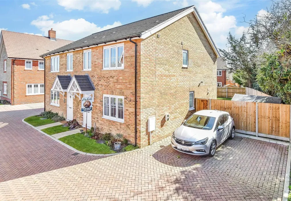 Front Web - Long Strakes, Staplehurst, Tonbridge, Kent - Wards of Kent