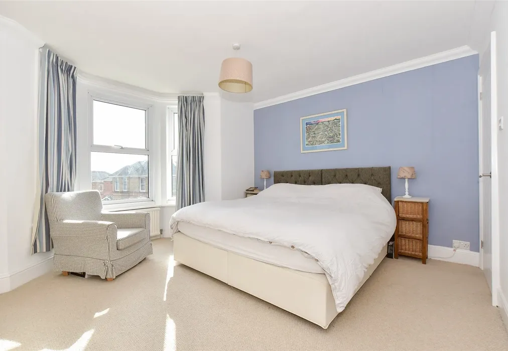Bedroom 1 - Wilton Park Road, Shanklin, Isle of Wight - Wards of Kent