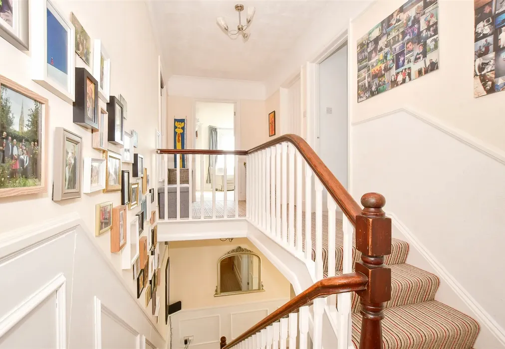 Internal Lifestyle Photograph - Wilton Park Road, Shanklin, Isle of Wight - Wards of Kent