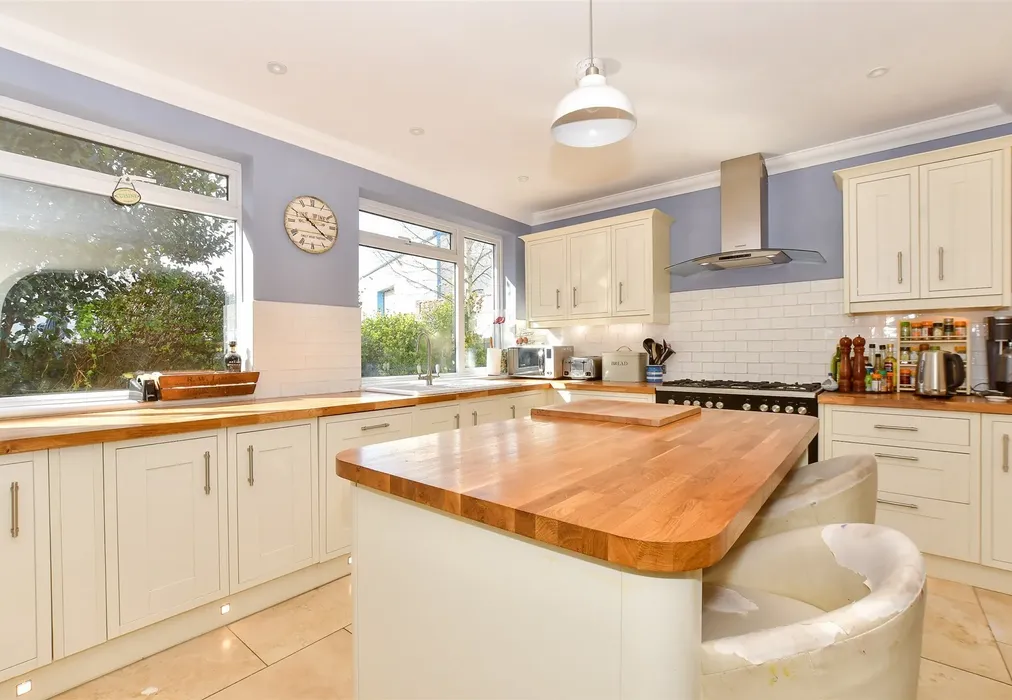 Kitchen - Wilton Park Road, Shanklin, Isle of Wight - Wards of Kent