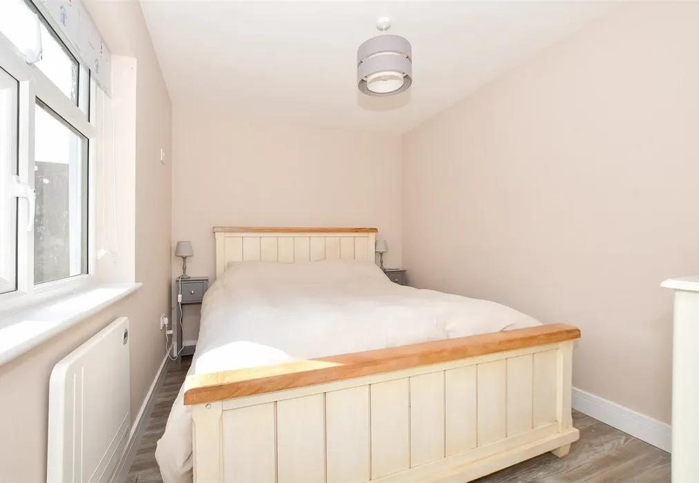 Room 1 - Wilton Park Road, Shanklin, Isle of Wight - Wards of Kent