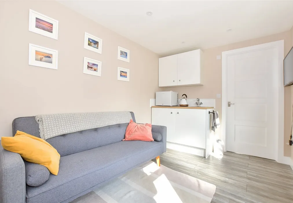 Room 2 - Wilton Park Road, Shanklin, Isle of Wight - Wards of Kent