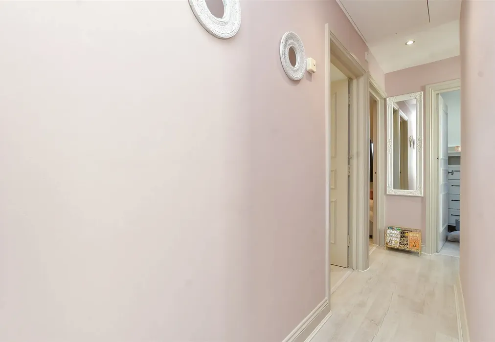 Entrance Hall - Clarendon Road, Wallington, Surrey - Wards of Kent