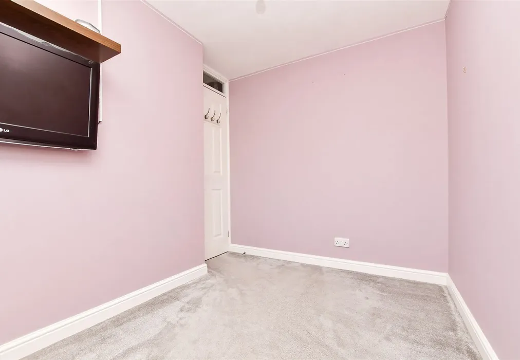 Bedroom 2 - Green Way, Tunbridge Wells, Kent - Wards of Kent