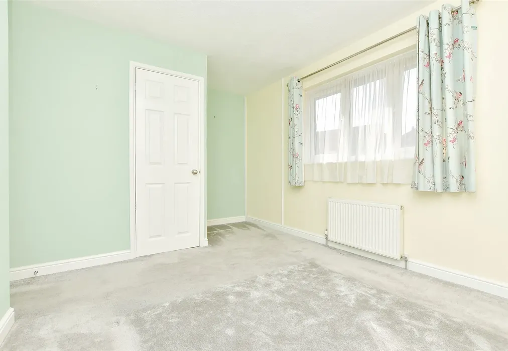 Bedroom 1 - Green Way, Tunbridge Wells, Kent - Wards of Kent