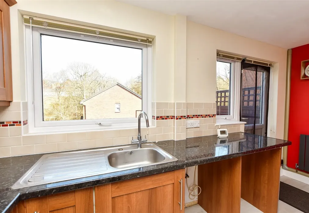 Kitchen - Green Way, Tunbridge Wells, Kent - Wards of Kent