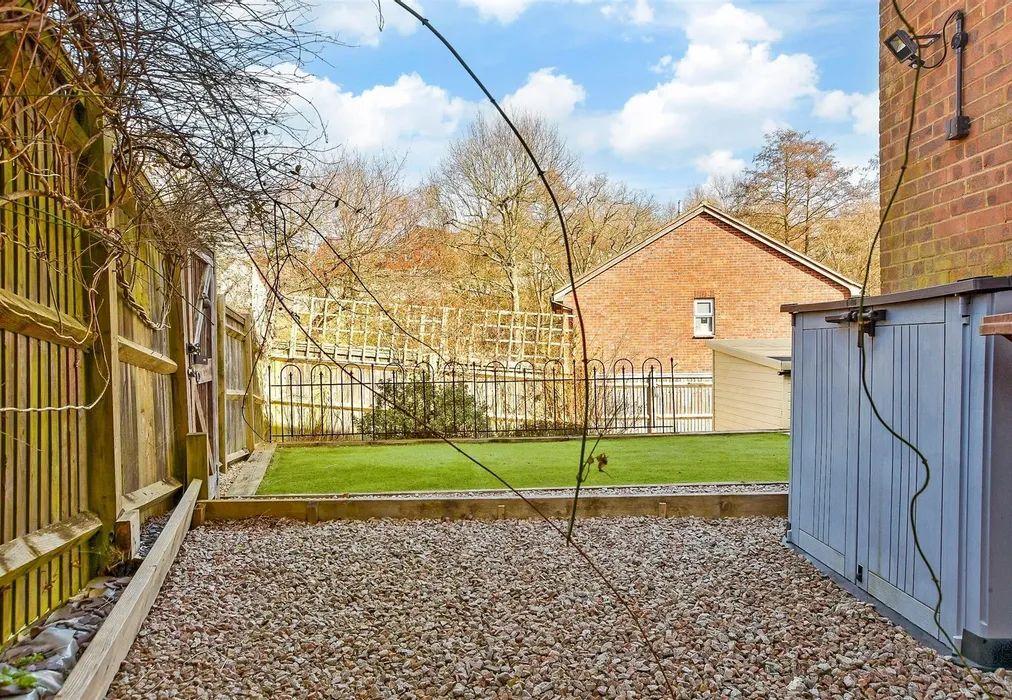 Rear Garden - Green Way, Tunbridge Wells, Kent - Wards of Kent