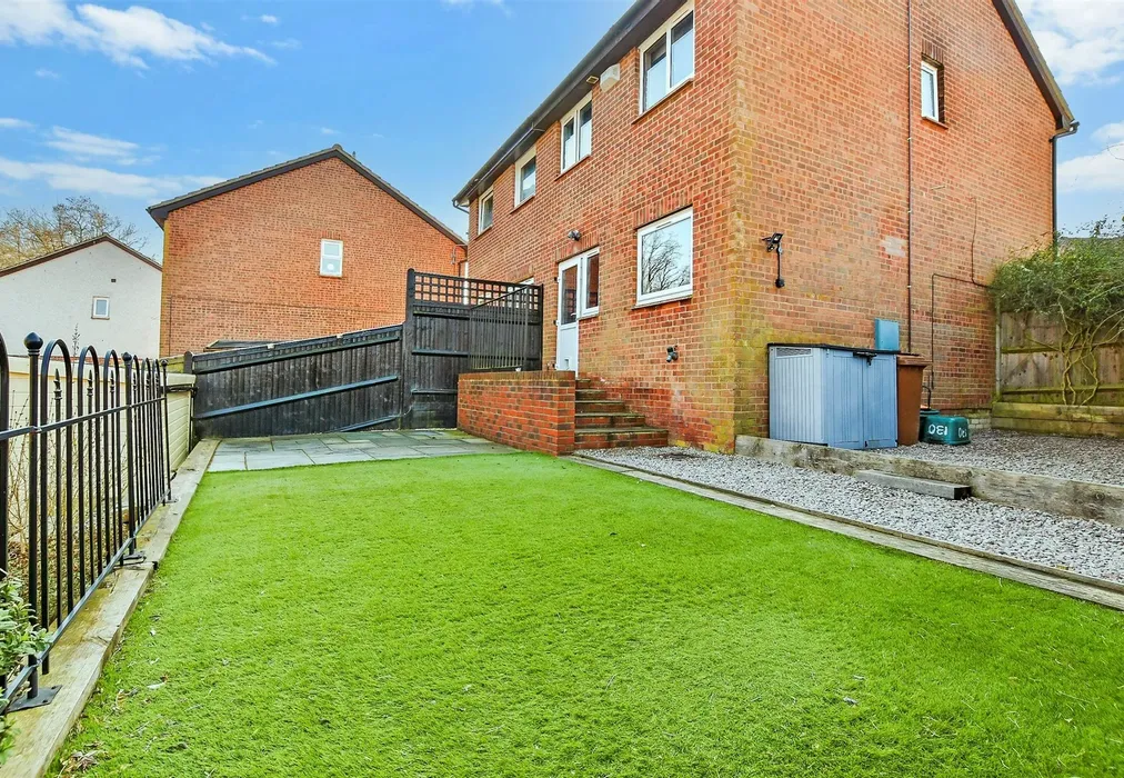 Rear Garden - Green Way, Tunbridge Wells, Kent - Wards of Kent
