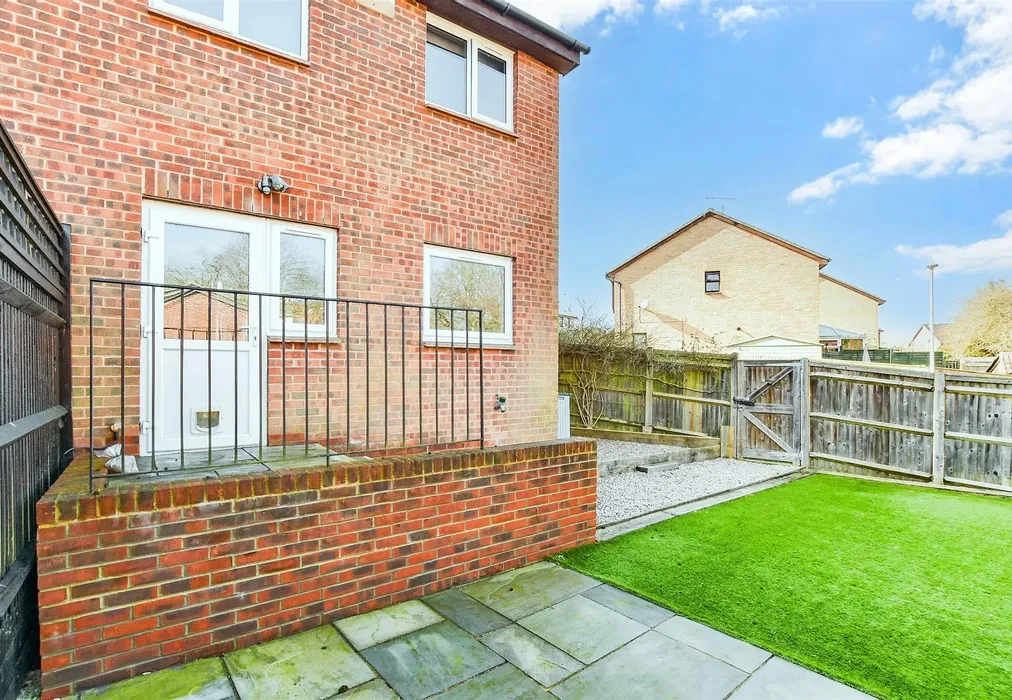 Rear Garden - Green Way, Tunbridge Wells, Kent - Wards of Kent