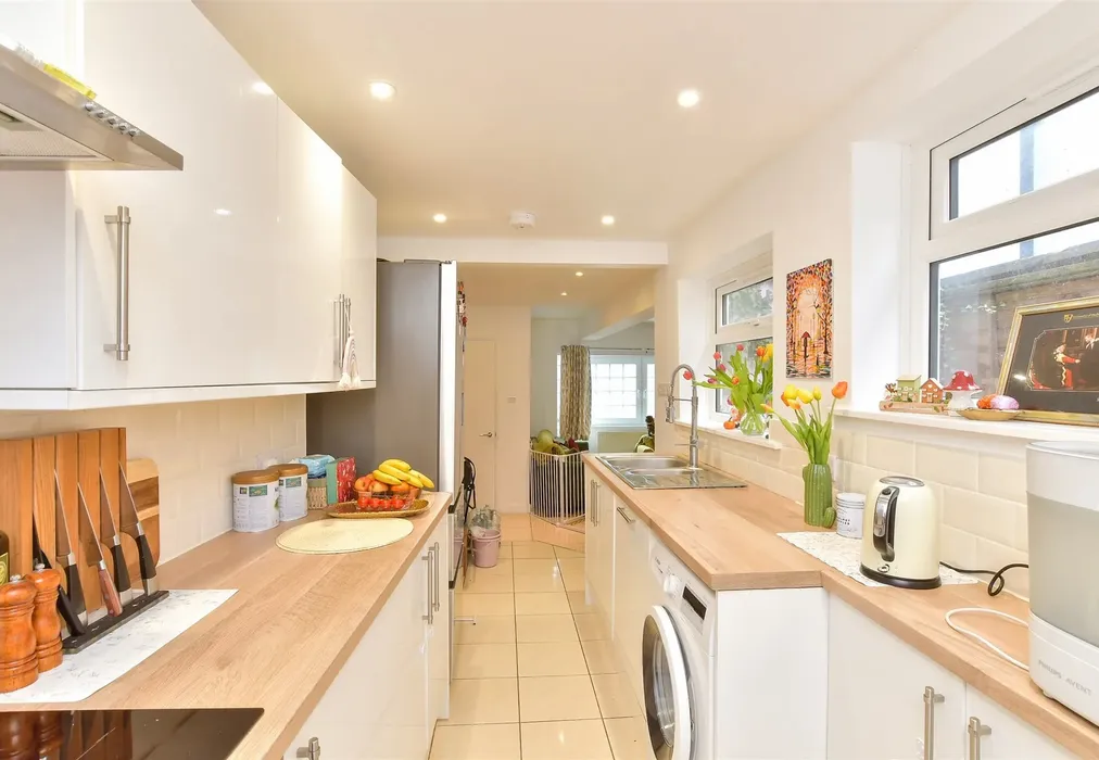 Kitchen - Southover Street, Brighton, East Sussex - Wards of Kent