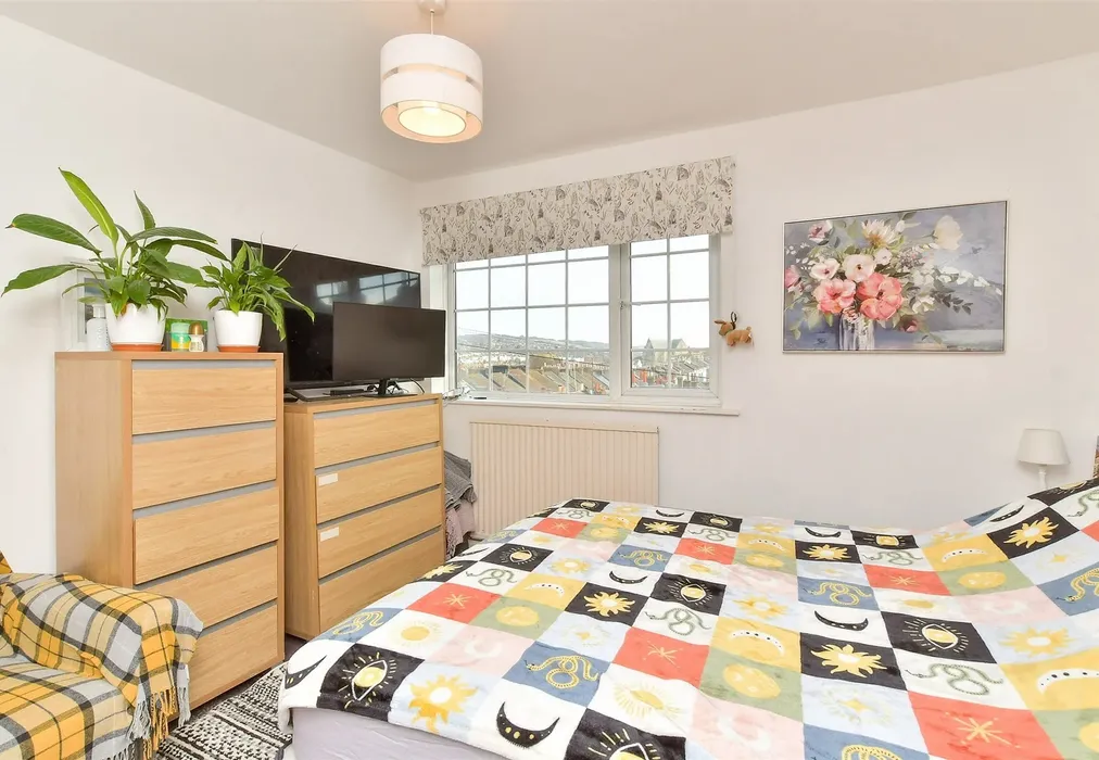 Bedroom 2 - Southover Street, Brighton, East Sussex - Wards of Kent