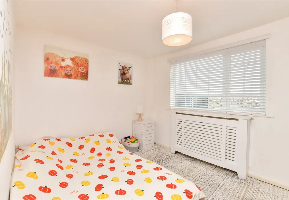 Bedroom 1 - Southover Street, Brighton, East Sussex - Wards of Kent