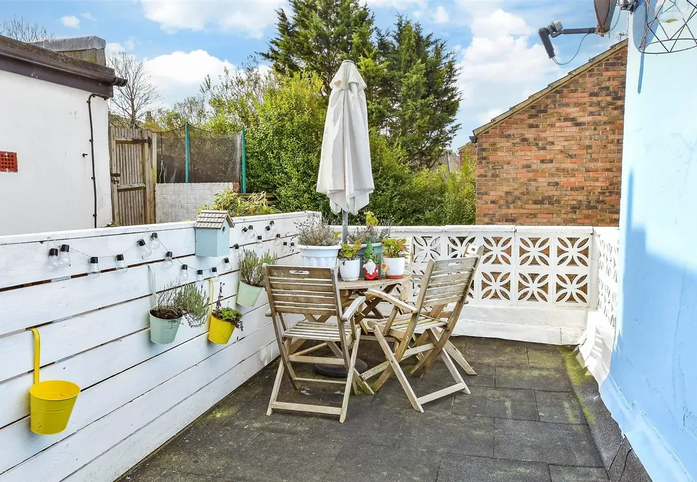 Balcony / Terrace - Southover Street, Brighton, East Sussex - Wards of Kent