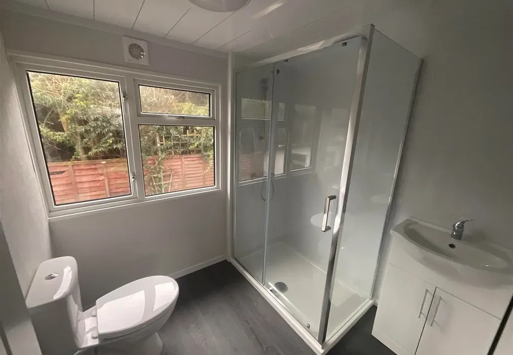 Shower Room - Crays Hill Park, Crays Hill, Billericay, Essex - Wards of Kent