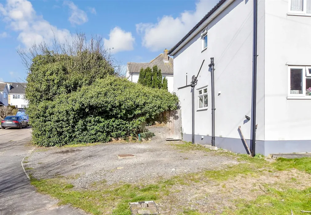 Driveway/Parking - Raven Crescent, Billericay, Essex - Wards of Kent