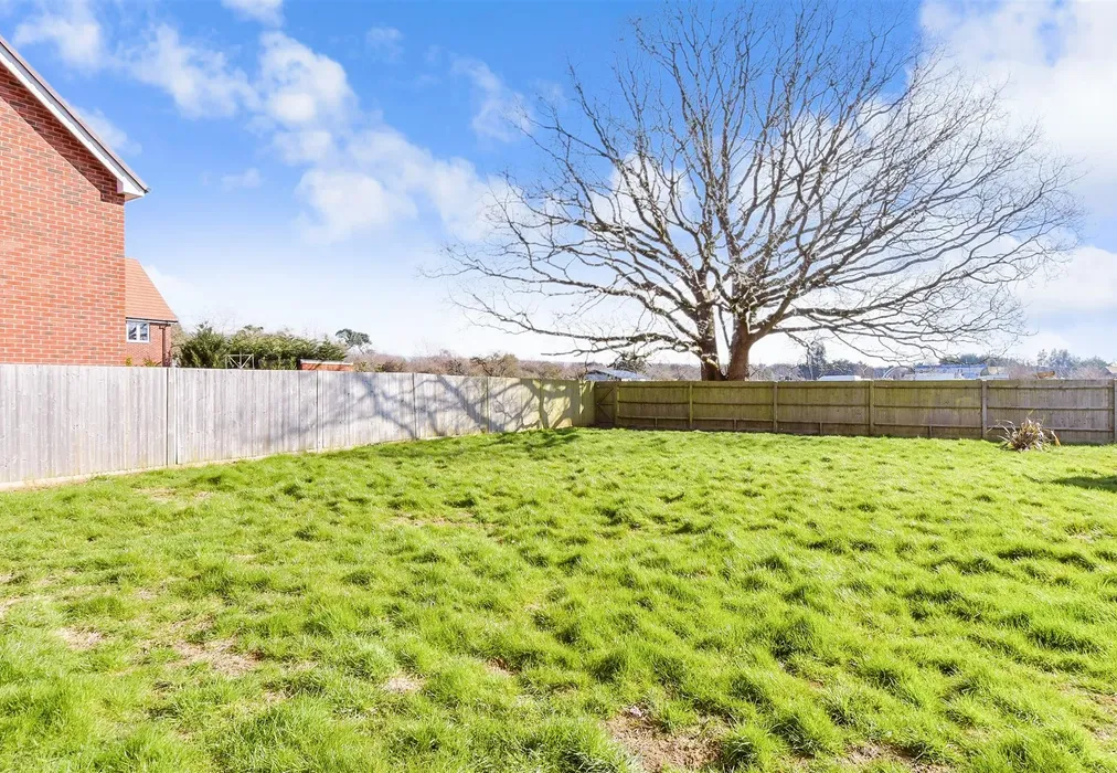 Communal Gardens - Peckham Chase, Eastergate, Chichester, West Sussex - Wards of Kent