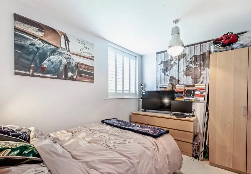 Bedroom - The Galleries, Brentwood, Essex - Wards of Kent
