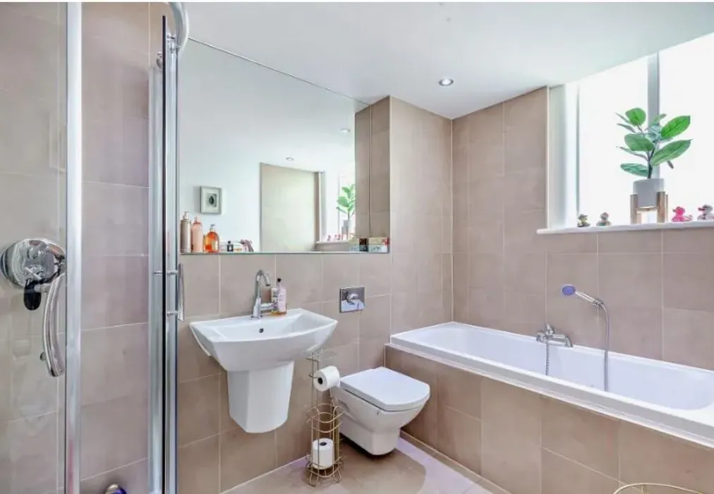 Bathroom - The Galleries, Brentwood, Essex - Wards of Kent