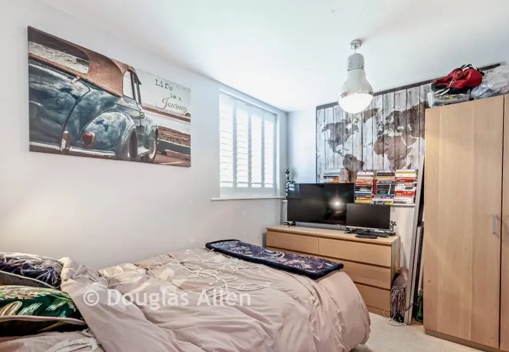 Bedroom 3 - The Galleries, Brentwood, Essex - Wards of Kent