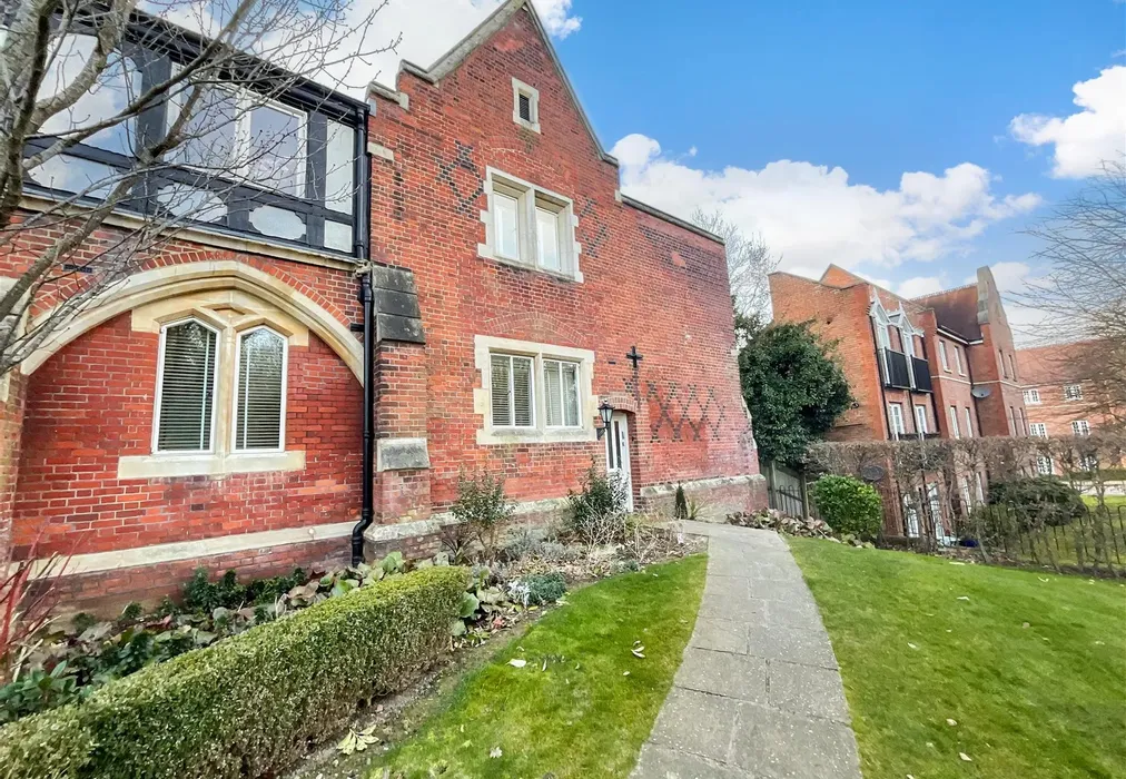 Front Shot - The Galleries, Brentwood, Essex - Wards of Kent