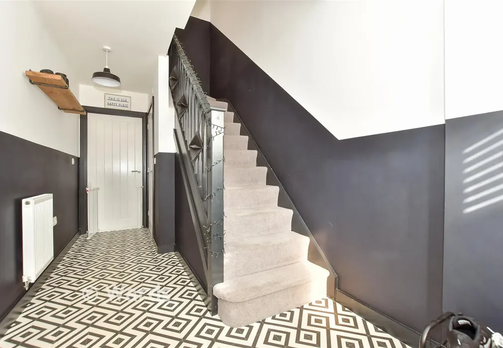 Entrance Hall - Laleham Lane, Margate, Kent - Wards of Kent