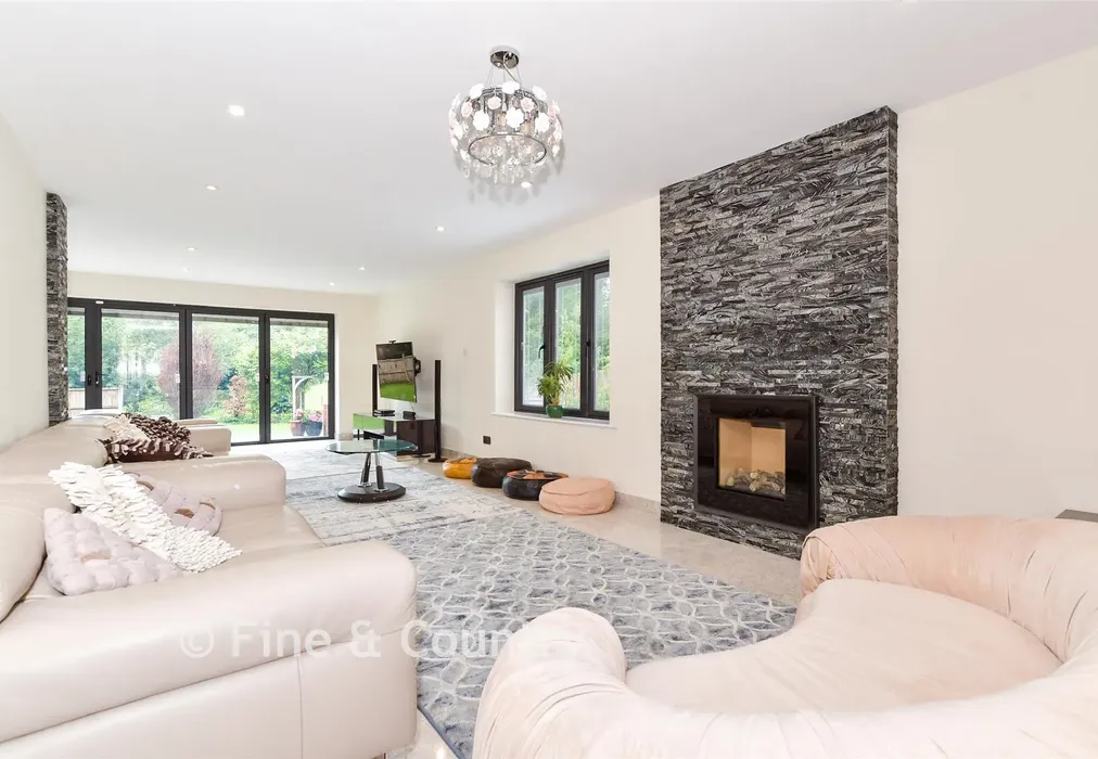 Sitting Room - Chaucer Mews, Upper Harbledown, Canterbury, Kent - Wards of Kent