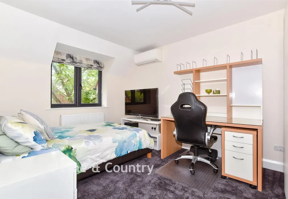 Bedroom 4 - Chaucer Mews, Upper Harbledown, Canterbury, Kent - Wards of Kent