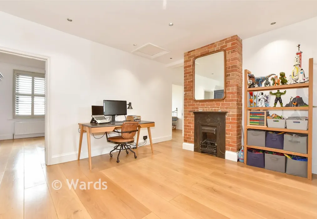 Landing - Kings Avenue, Ramsgate, Kent - Wards of Kent