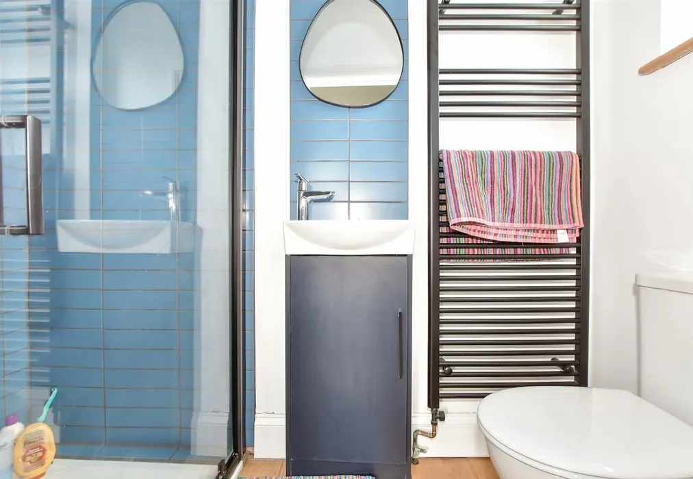 En-Suite - Kings Avenue, Ramsgate, Kent - Wards of Kent