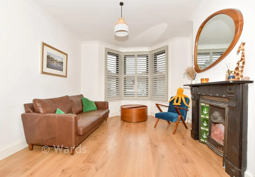 Lounge - Kings Avenue, Ramsgate, Kent - Wards of Kent